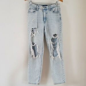 Aeropostale Women's Mom Jean, Size 4 Light wash denim.